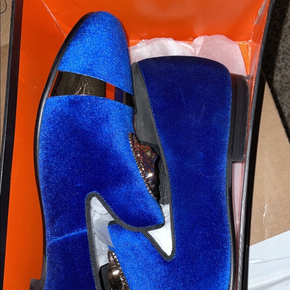 Dress shoes for men size 11 slight tear or left toe